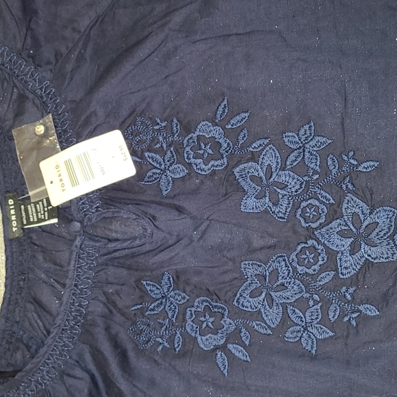 Torrid navy blue embroidered long-sleeved blouse. - Picture 4 of 7